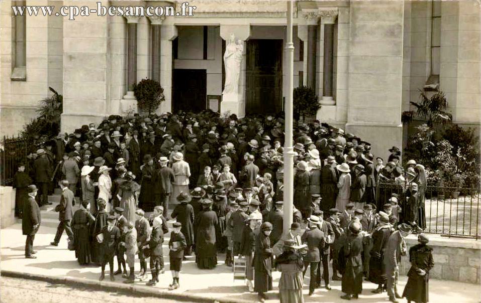Consécration de l’Église du Sacré-Cœur - Rassemblement de la foule - 1923
